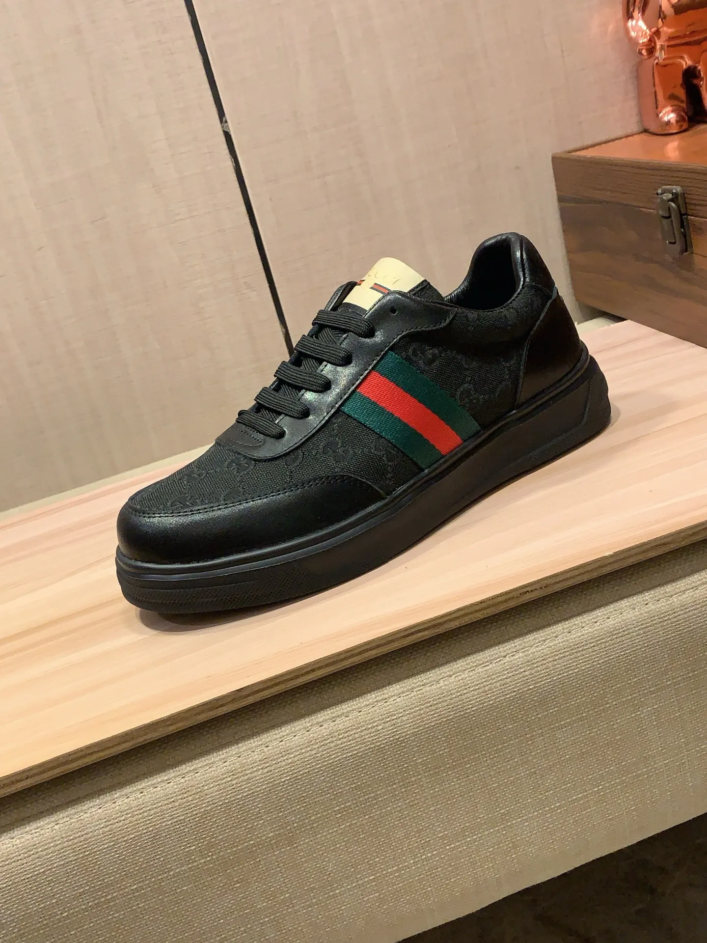 Men's Men's Shoes💰420💰💰🎩🎩[Lightning][Lightning] "Gucci*" The latest and most popular casual shoes, top brand [seduce] luxury ~ purchasing agency, top ~ quality. [Strong] The upper is made of imported breathable cowhide with material ➕ breathable sheepskin feet (•) and fine workmanship. The original stylish and stylish soft rubber wear-resistant and non-slip outsole is light and comfortable on the feet. The real thing looks better when photographed in person. 111: code: 38-44, 3️⃣ colors selected